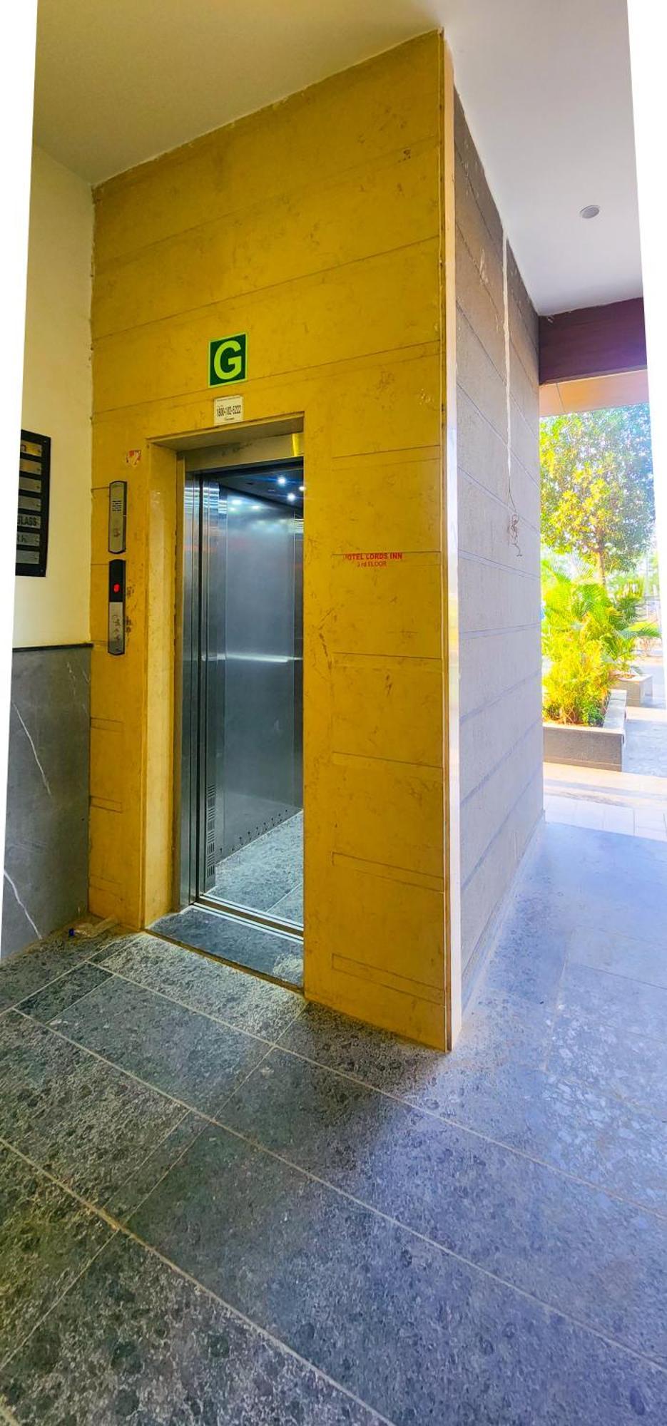 Hotel Nova Blue Ahmedabad Exterior foto
