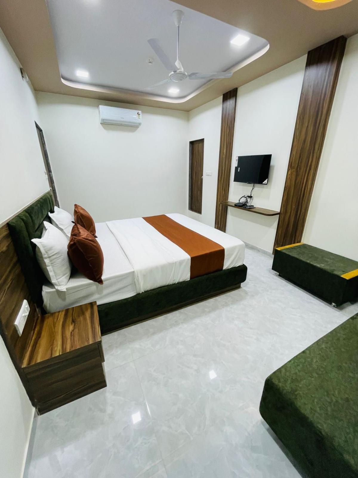 Hotel Nova Blue Ahmedabad Exterior foto
