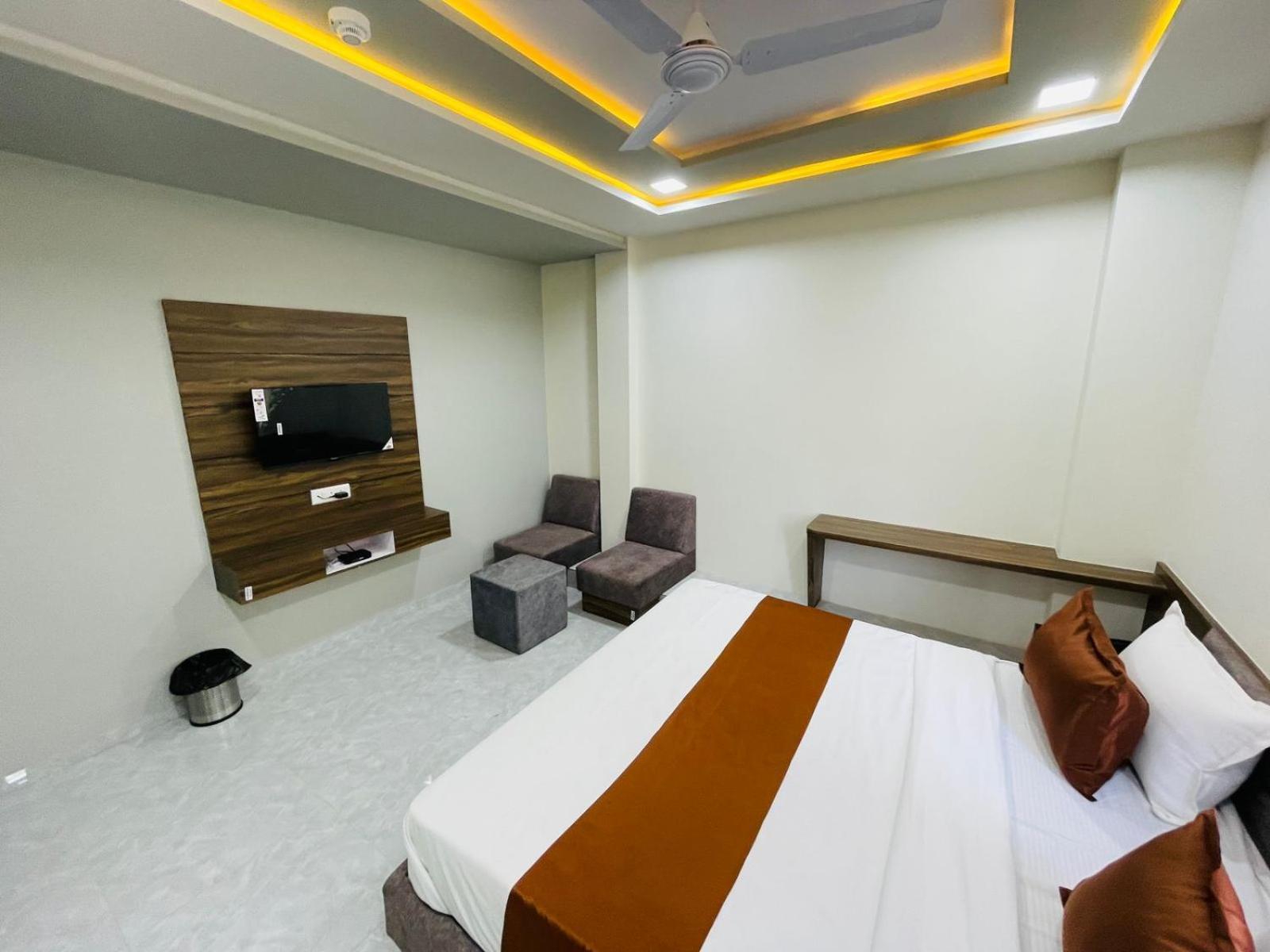 Hotel Nova Blue Ahmedabad Exterior foto